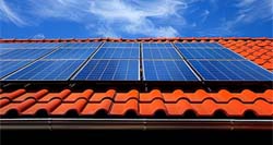 Dach mit Photovoltaikanlage