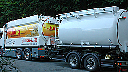 Pelletfahrzeug mit Anhänger