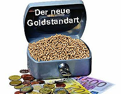 Geldkassette aus Stahl gefüllt mit Holzpellets. Vor der Kassette liegen Euro Münzen und Scheine. 